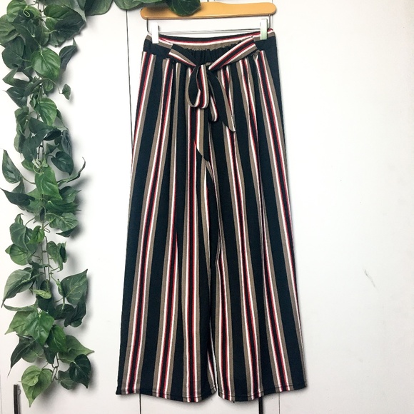 Pants - 2/$35🌿 Black Striped Flowy Tie Pants